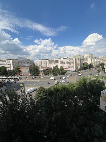 Piata Iancului, metrou, 2 camere decomandat, bl. 1987.